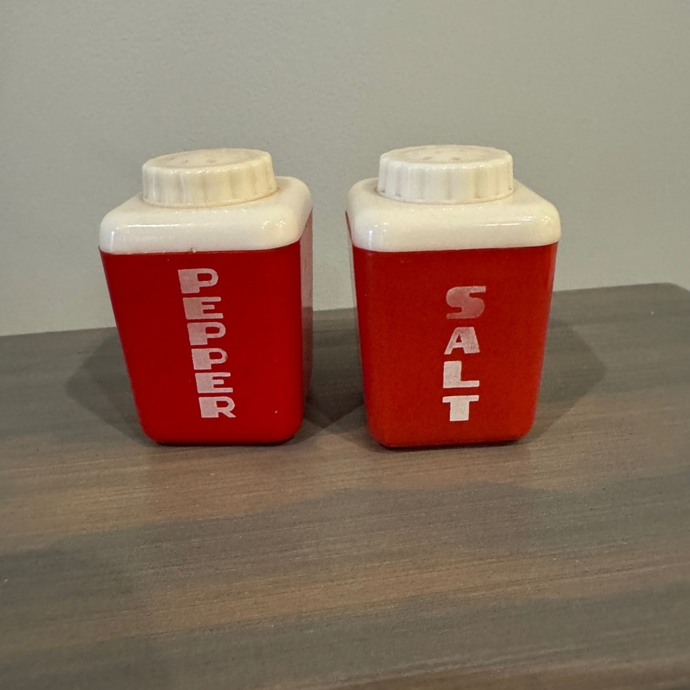 Lustro Ware Red Salt and Pepper Shakers with White Lids Plastic Vintage
